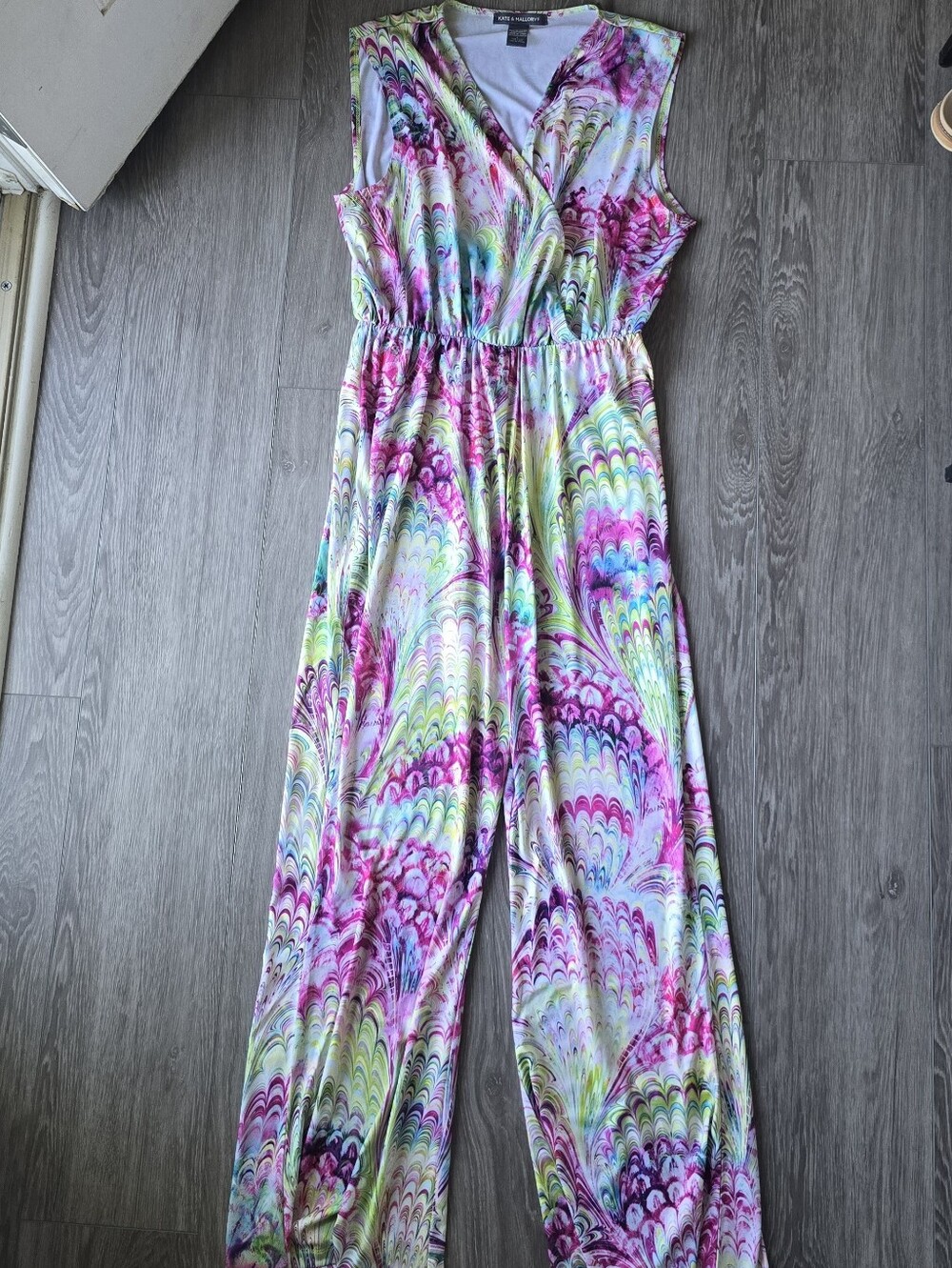 Kate & Mallory Psychedelic Marble Print Botanical Jumpsuit V-Neck Sleeveless L